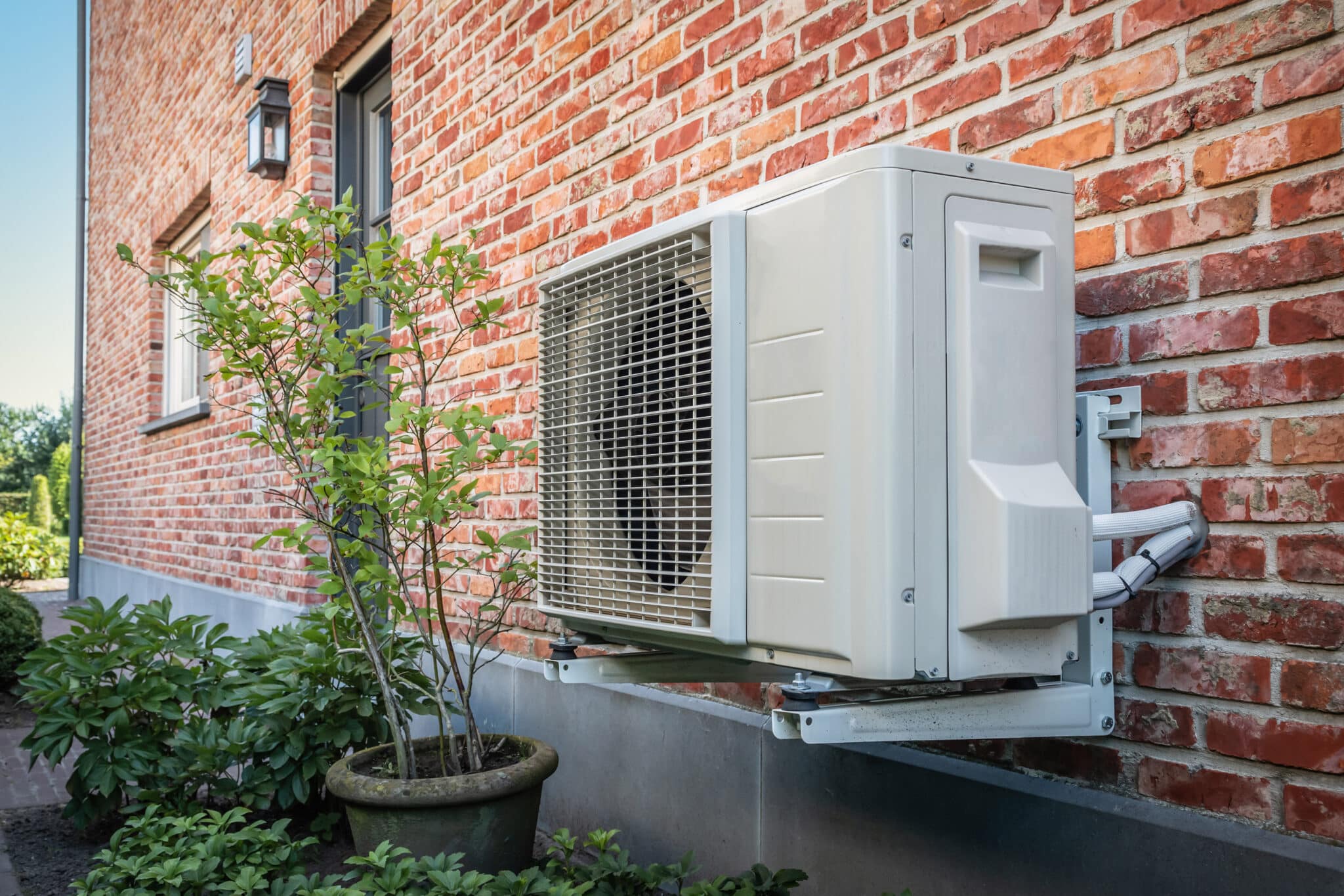 How Many Watts Does an Air Conditioner Use? 2024 Guide